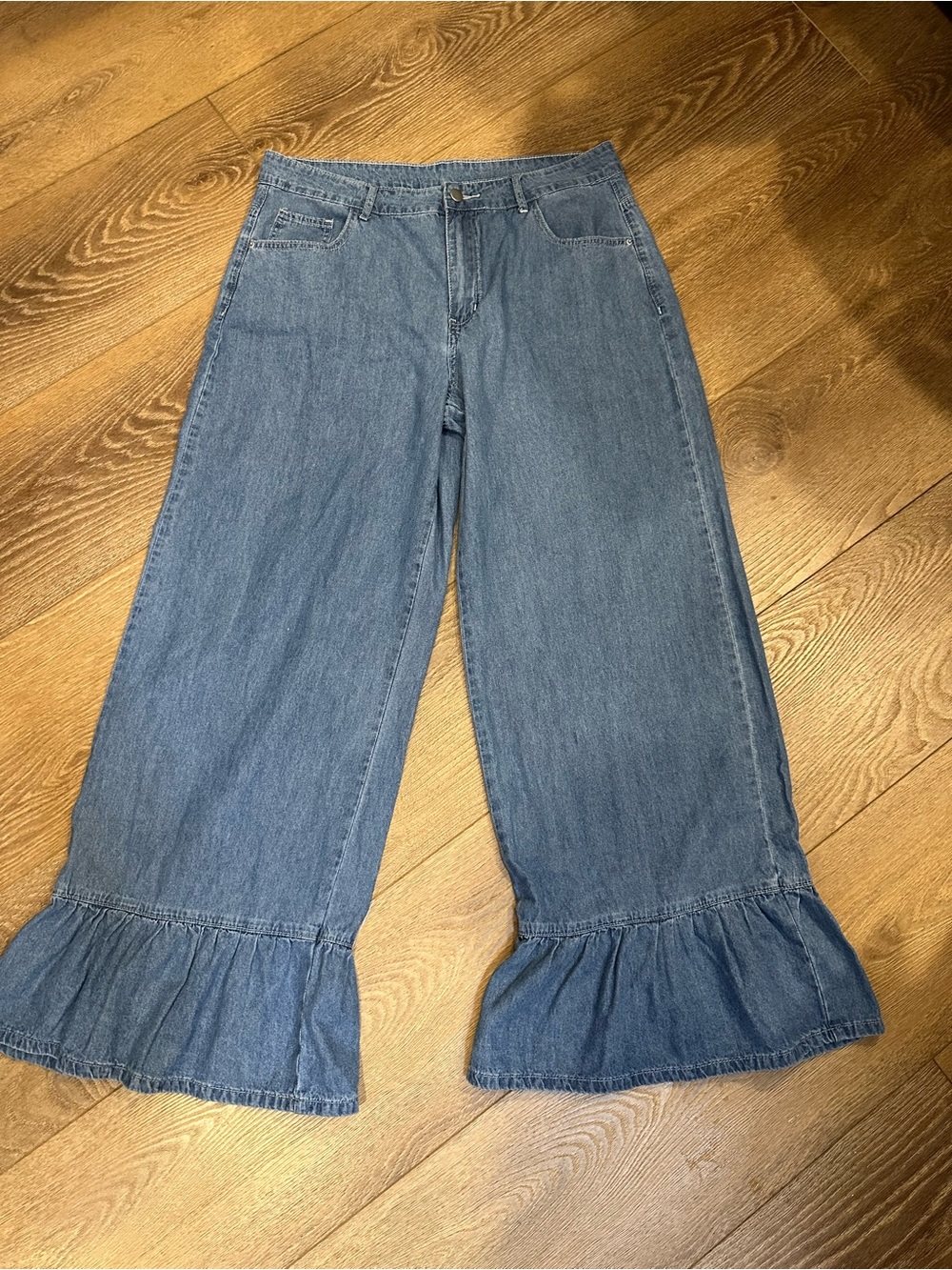 Ruffle hem lightweight jeans sz 32